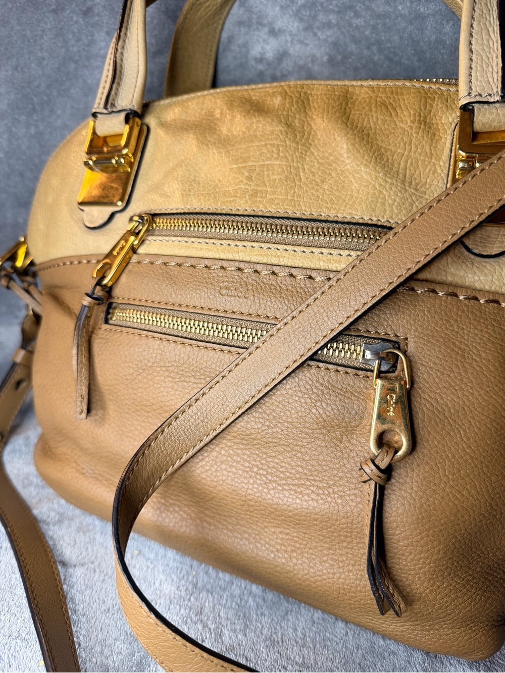 Chloé Two-Way Tan and Cream Leather Shoulder Bag with Gold Hardware - Authentic - Picture 4 of 13